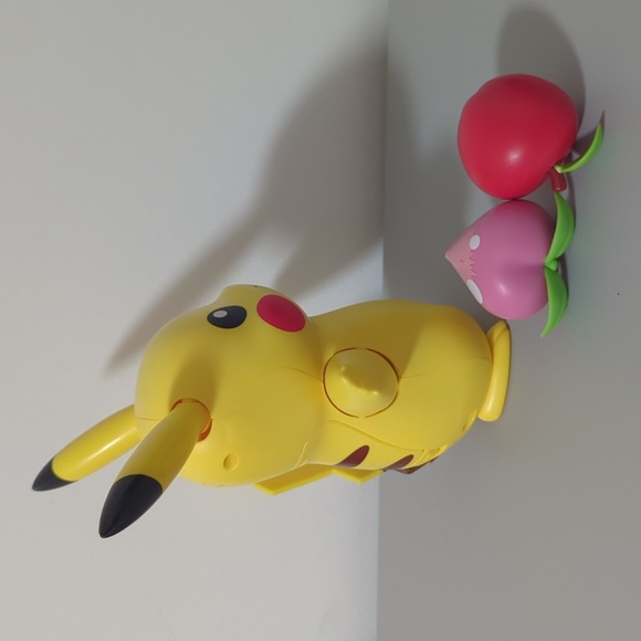 Pokémon Train and Play Deluxe Pikachu - 4.5-Inch Pikachu Figure with sou… - Picture 4 of 8